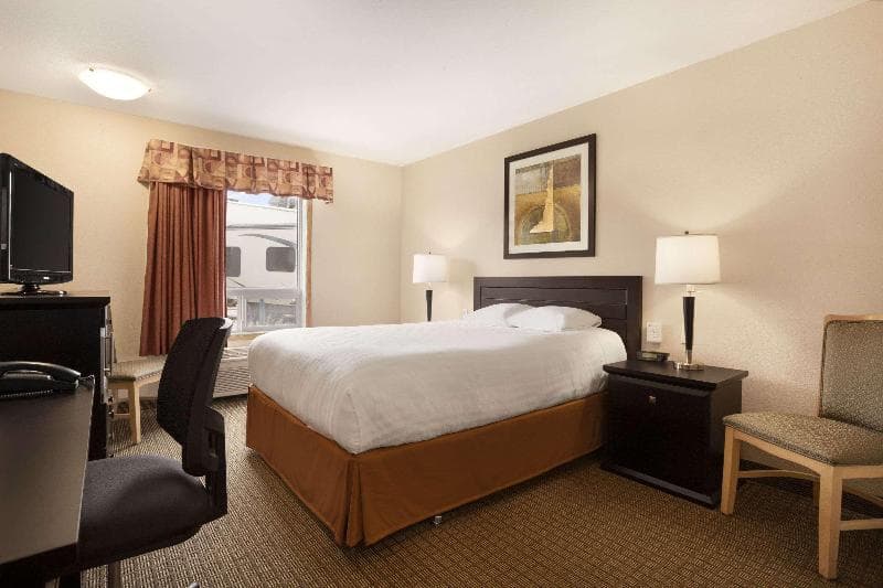 Super 8 By Wyndham Edmonton International Airport photo 1