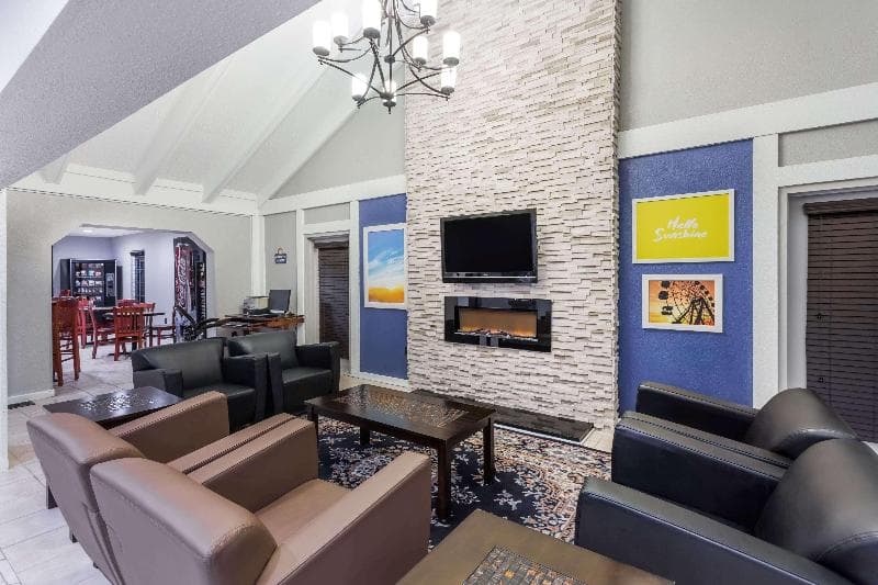 Days Inn by Wyndham College Park Airport Best Road 3