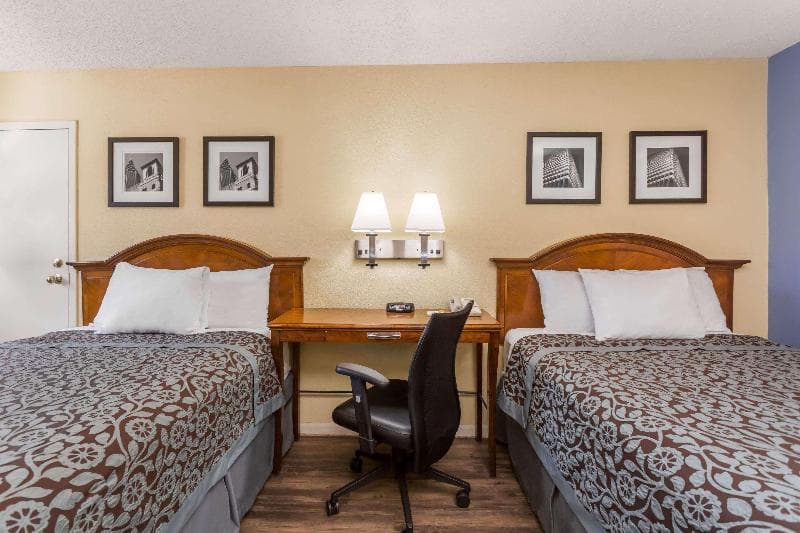 Days Inn by Wyndham College Park Airport Best Road 2