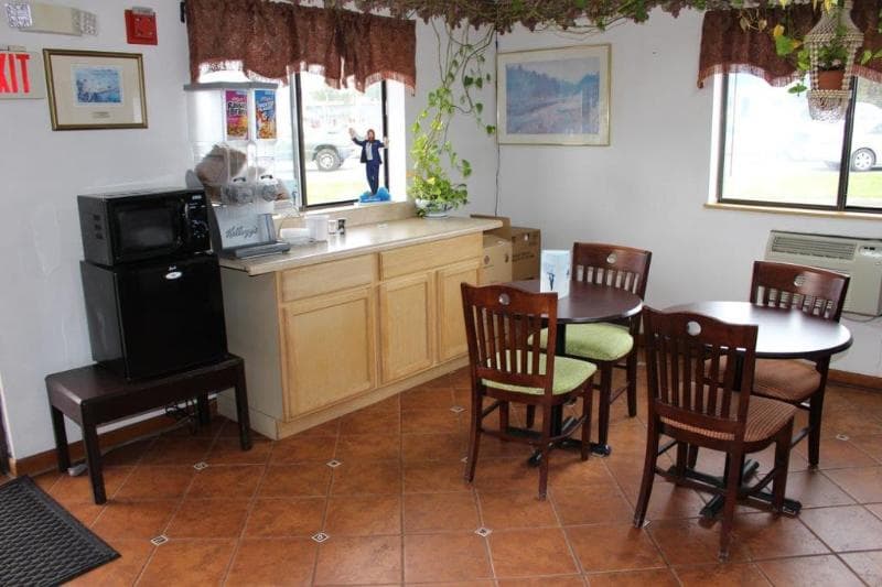 Knights Inn Albany 4