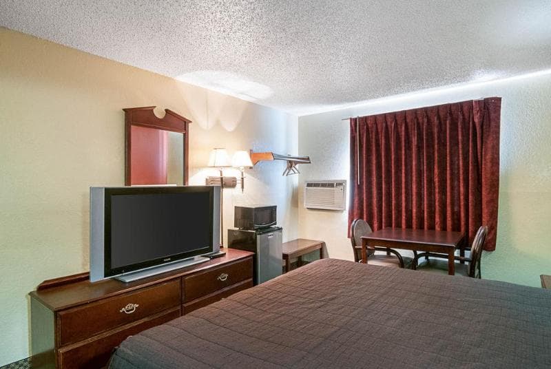 Super 8 By Wyndham Benton Harbor/St. Joseph photo 1