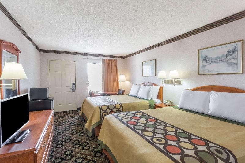 Super 8 by Wyndham Ashburn 2