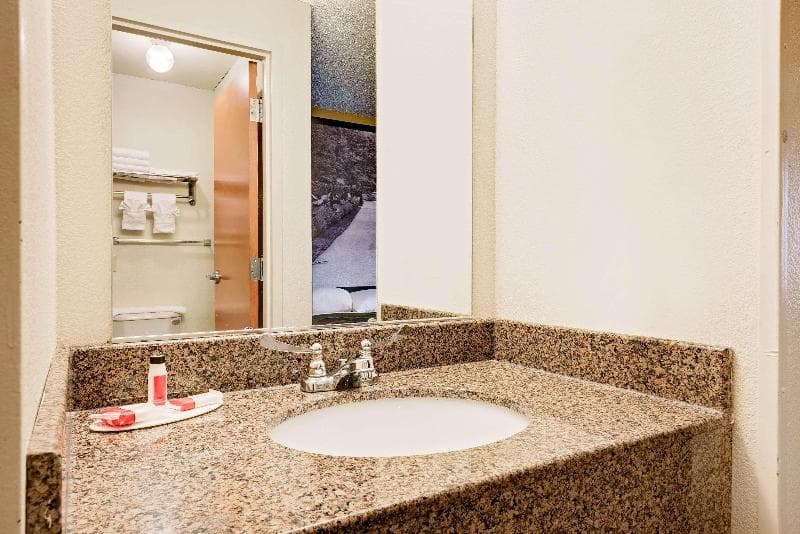 Super 8 by Wyndham Allentown 5