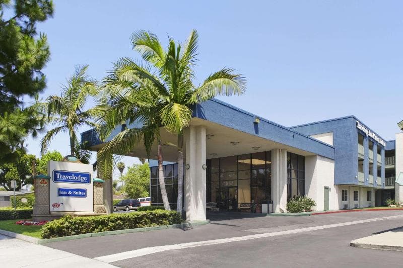 Travelodge Inn & Suites by Wyndham Anaheim on Disneyland Dr photo 1