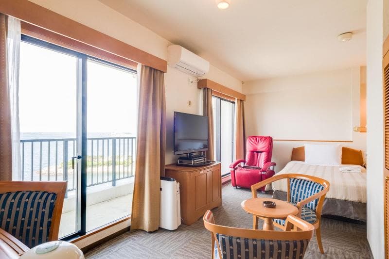 Naha Beach Side Hotel 4