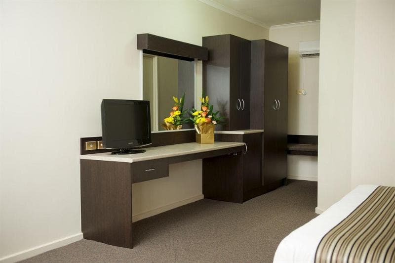 Ibis Styles Adelaide Manor 5
