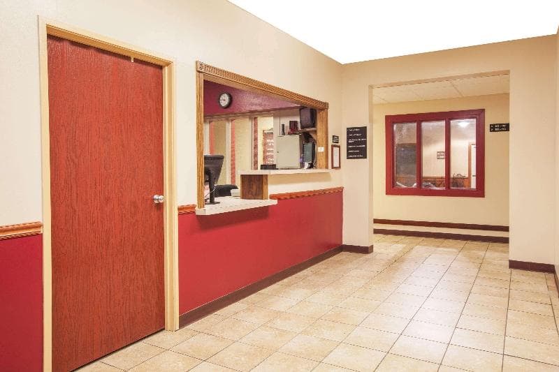 Super 8 by Wyndham Mason City 5