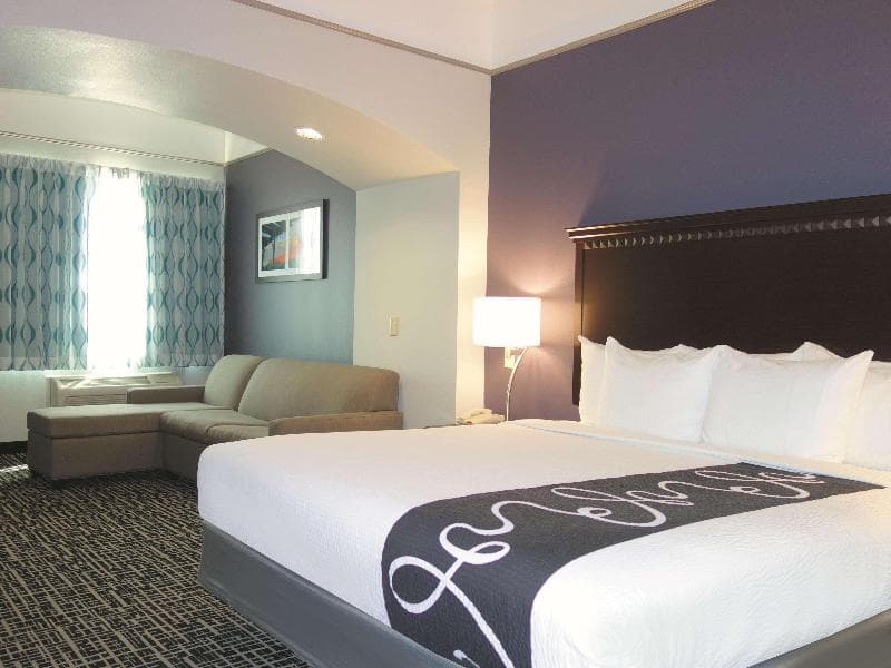 La Quinta Inn & Suites by Wyndham Dumas 5