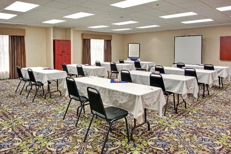 Holiday Inn Express & Suites Edmonton-International Airport 2