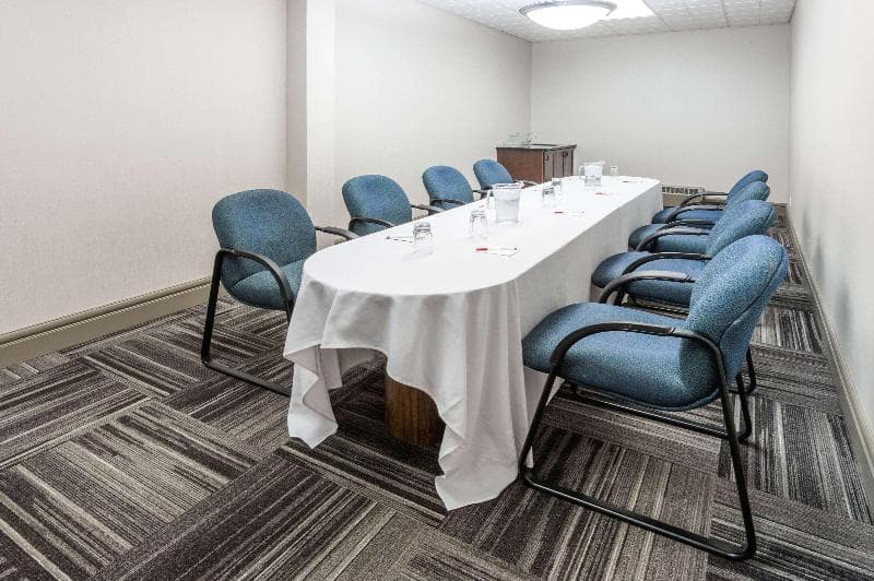 Ramada by Wyndham Edmonton South 5