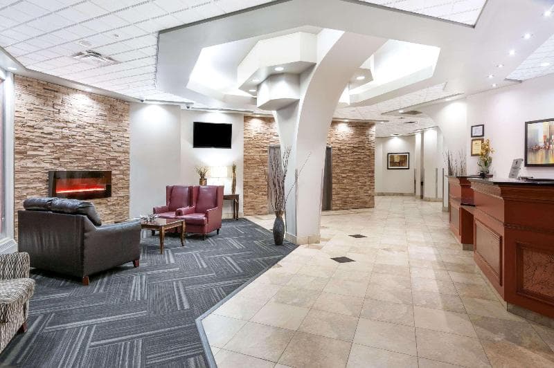 Ramada by Wyndham Edmonton South 4