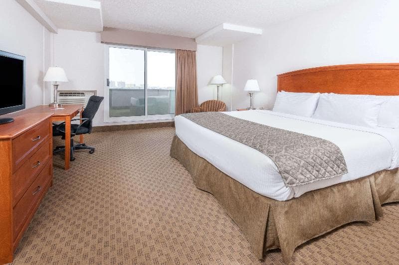 Ramada by Wyndham Edmonton South 3