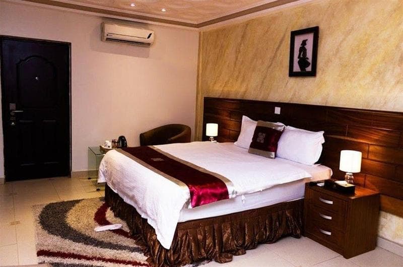 Airport West Hotel main