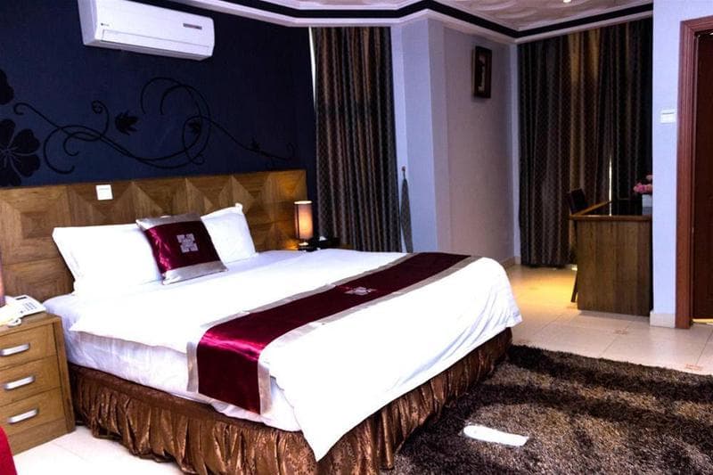 Airport West Hotel 4