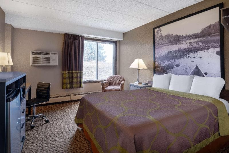 Super 8 by Wyndham Owatonna photo 1