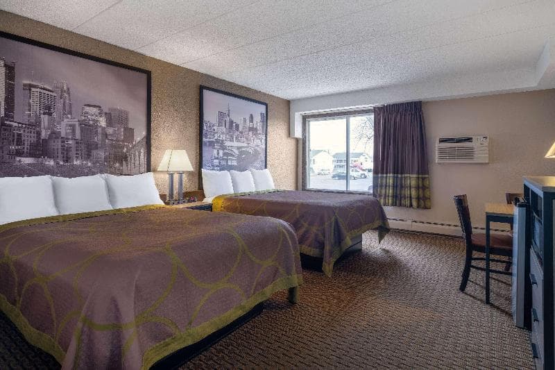 Super 8 by Wyndham Owatonna 5
