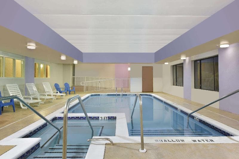 Howard Johnson By Wyndham Allentown/Dorney Hotel & Suites 4