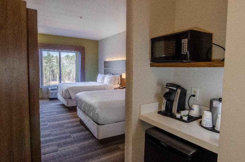 Holiday Inn Express & Suites Atlanta Airport West 5