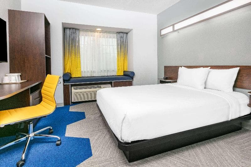 Microtel Inn & Suites by Wyndham Austin Airport 5