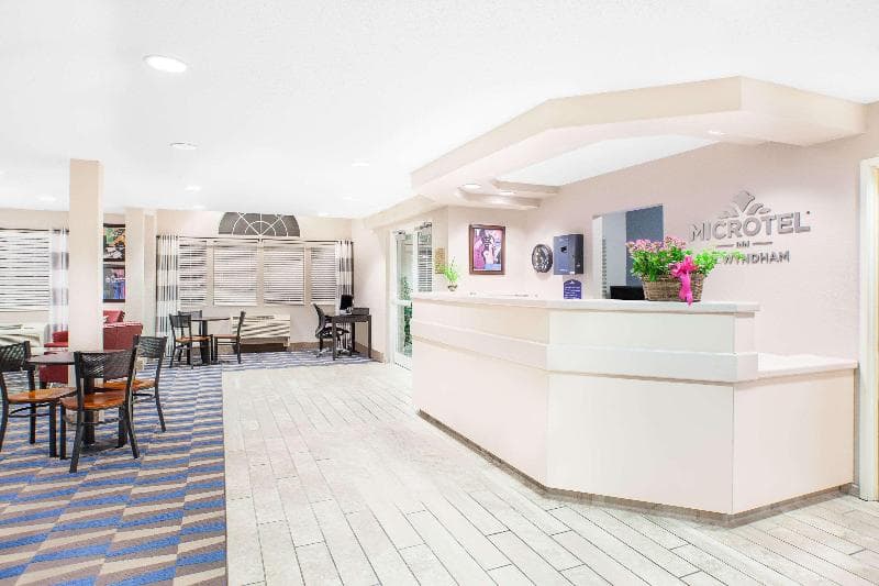 Microtel Inn & Suites By Wyndham Clear Lake 2