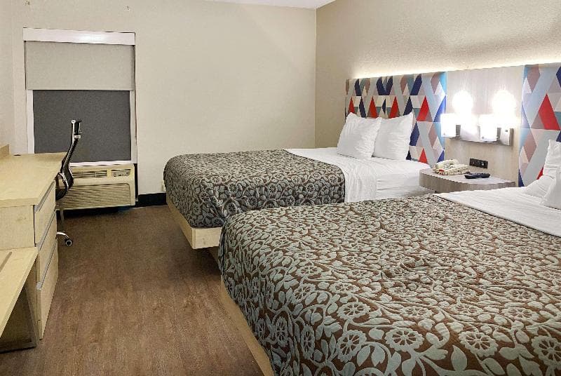 Days Inn & Suites by Wyndham Norcross 2