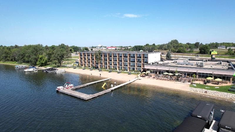 Holiday Inn Detroit Lakes (Lakeside) photo 1