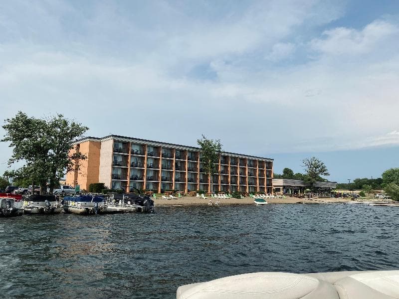 Holiday Inn Detroit Lakes (Lakeside) 4