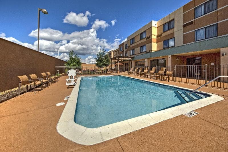 Courtyard By Marriott Alexandria 2