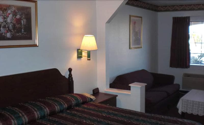The Executive Inn & Suites photo 1