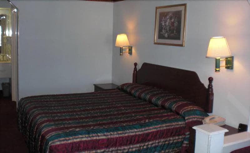 The Executive Inn & Suites 5