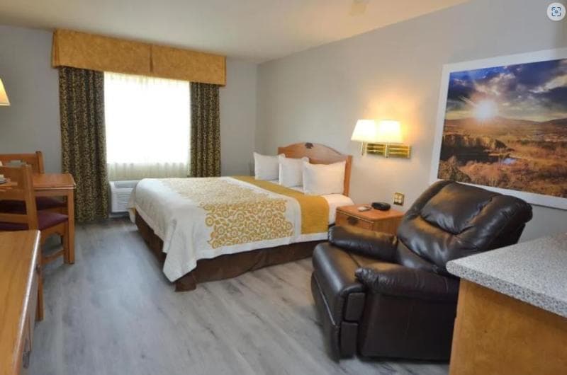 Days Inn & Suites By Wyndham Airport Albuquerque 2