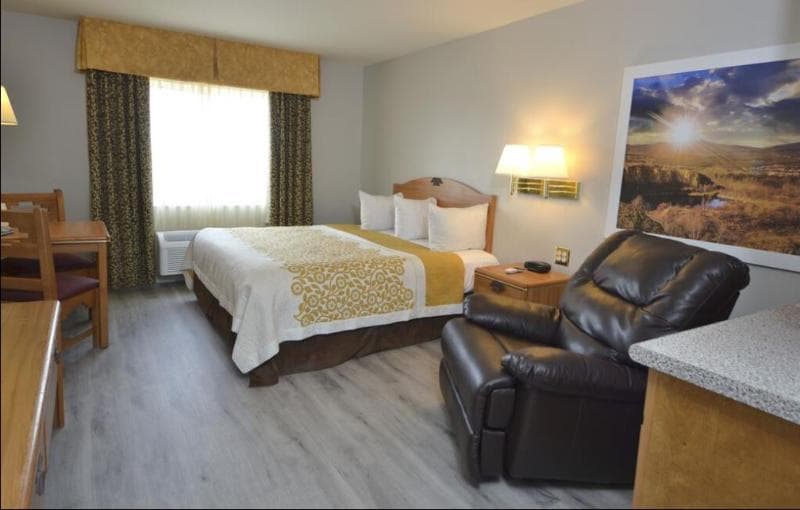 Days Inn & Suites By Wyndham Airport Albuquerque 4