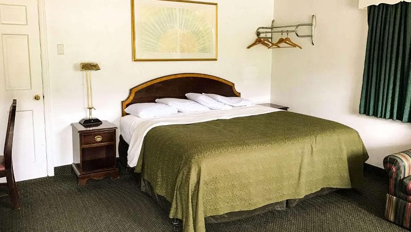 Relax Inn Altoona 3
