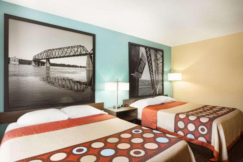 Super 8 by Wyndham Alton photo 1