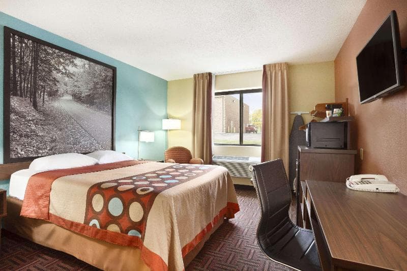 Super 8 by Wyndham Alton 3