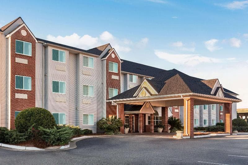 Microtel Inn & Suites by Wyndham Tifton 2