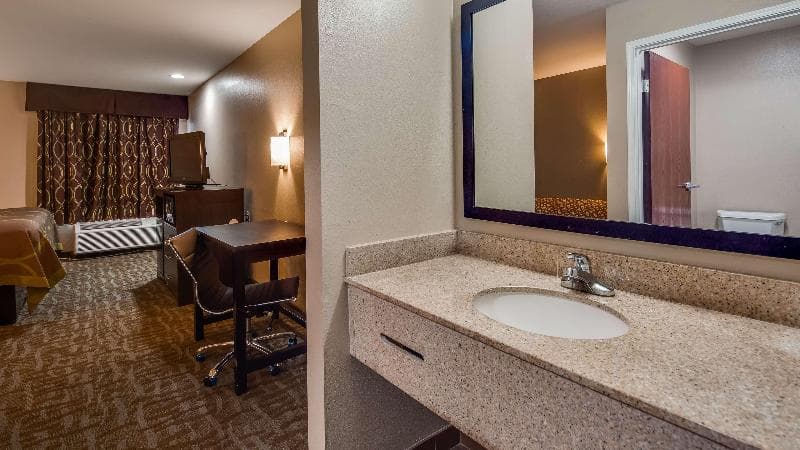 SureStay Hotel by Best Western Alexandria Airport 4