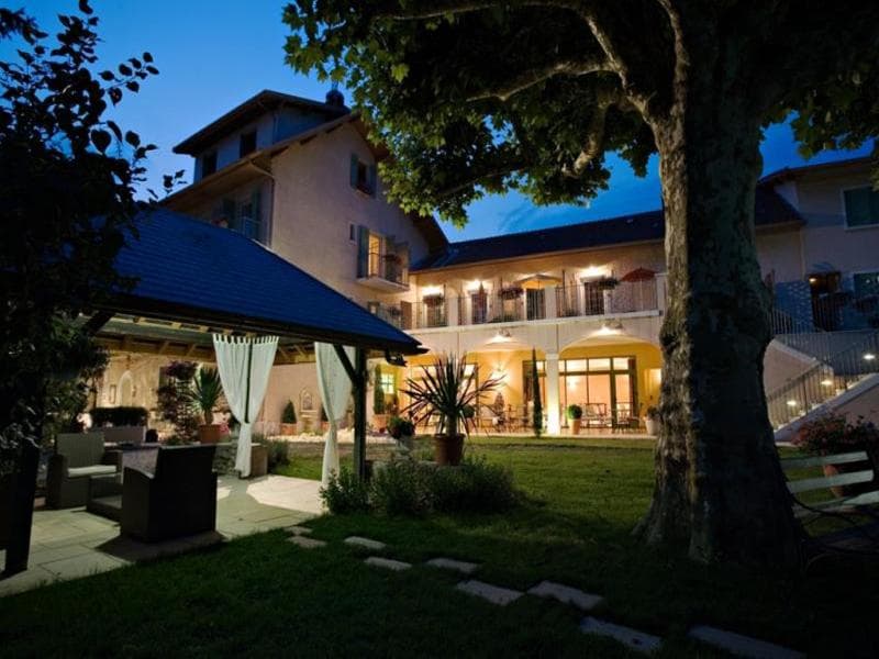 Auberge Saint Simond main