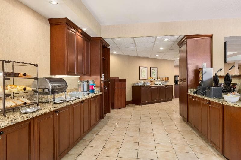 Country Inn & Suites by Radisson, Atlanta Galleria/Ballpark, GA 3