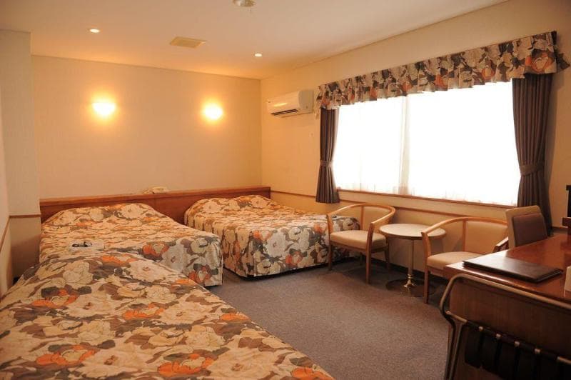 Crown Hotel Okinawa 4