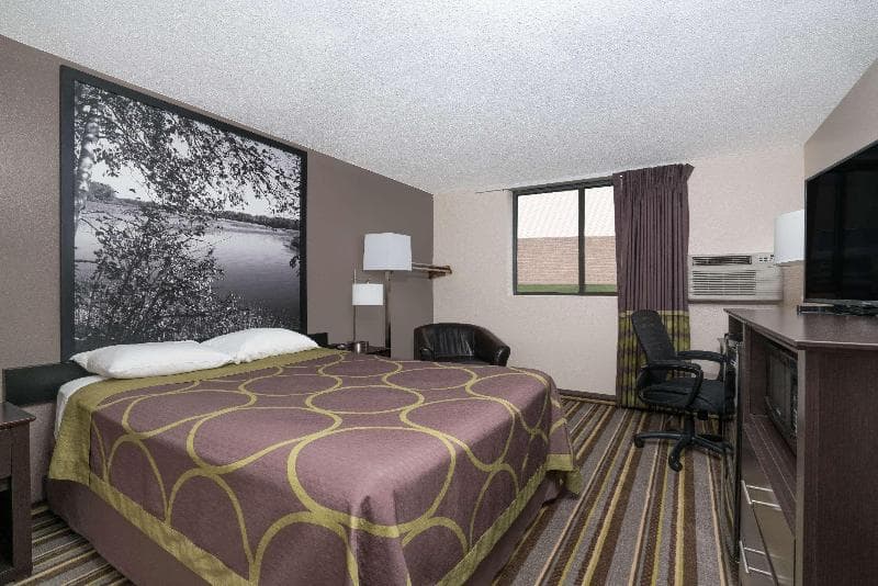 Super 8 by Wyndham Willmar 5