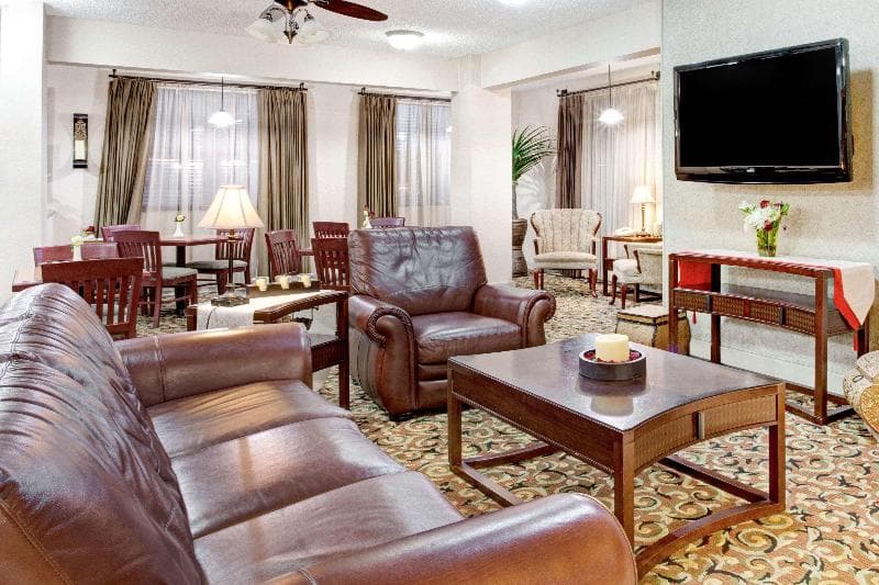 Ramada by Wyndham West Memphis 4