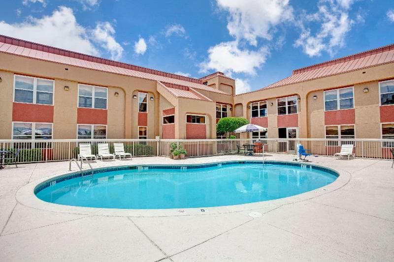 Ramada by Wyndham West Memphis 5