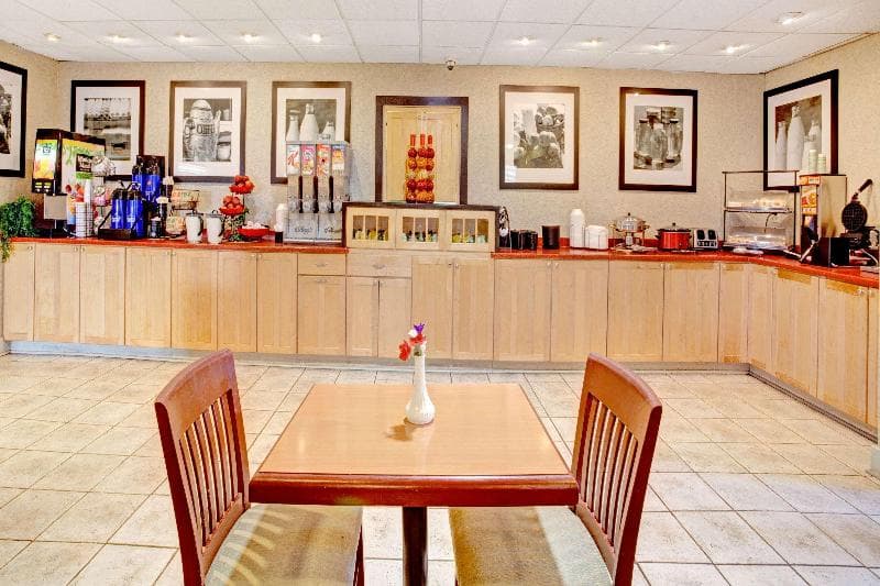 Ramada by Wyndham West Memphis 2