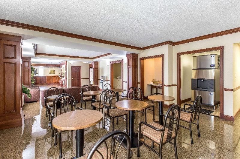 Econo Lodge At Six Flags 5