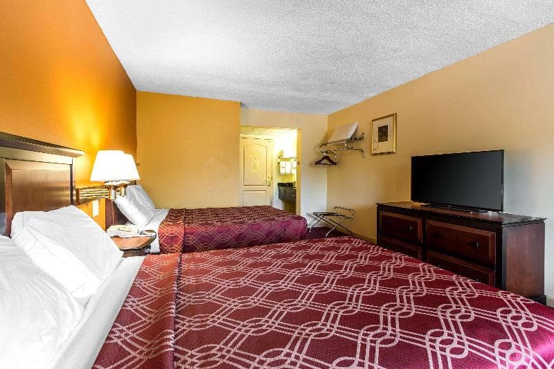 Econo Lodge At Six Flags 2