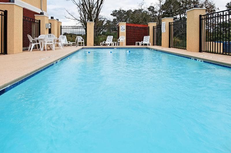 Holiday Inn Express & Suites Andalusia 5