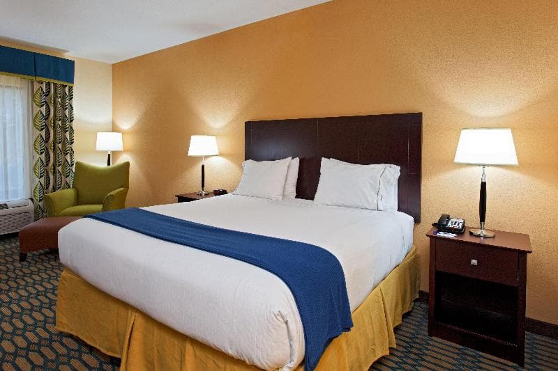 Holiday Inn Express & Suites Andalusia 4