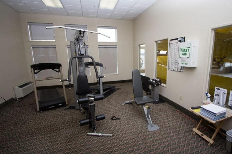 Service Plus Inns & Suites Drayton Valley 3