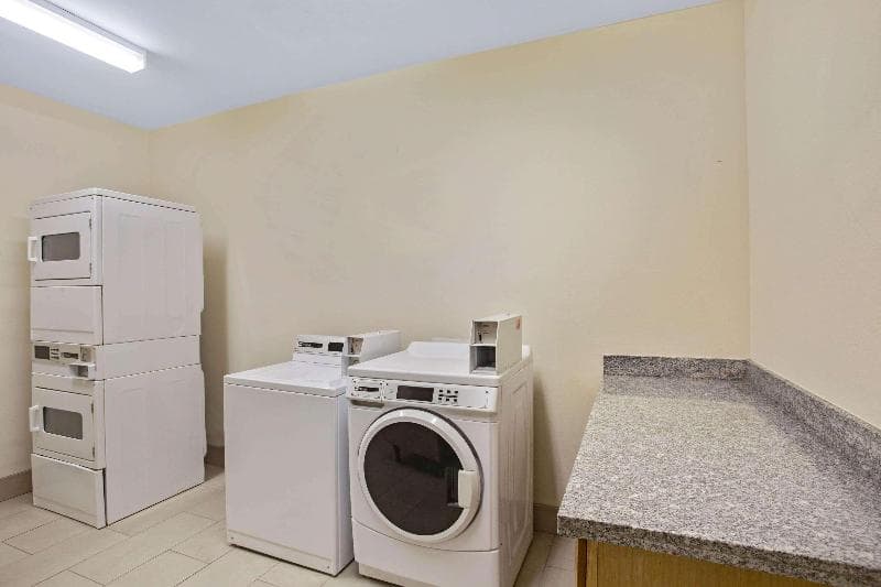 La Quinta Inn & Suites by Wyndham Austin NW/Lakeline Mall 5